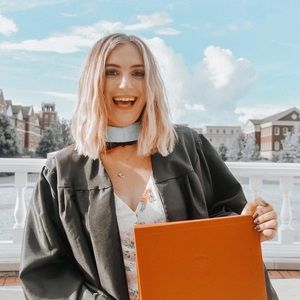 Meet your Posher, Caitlin